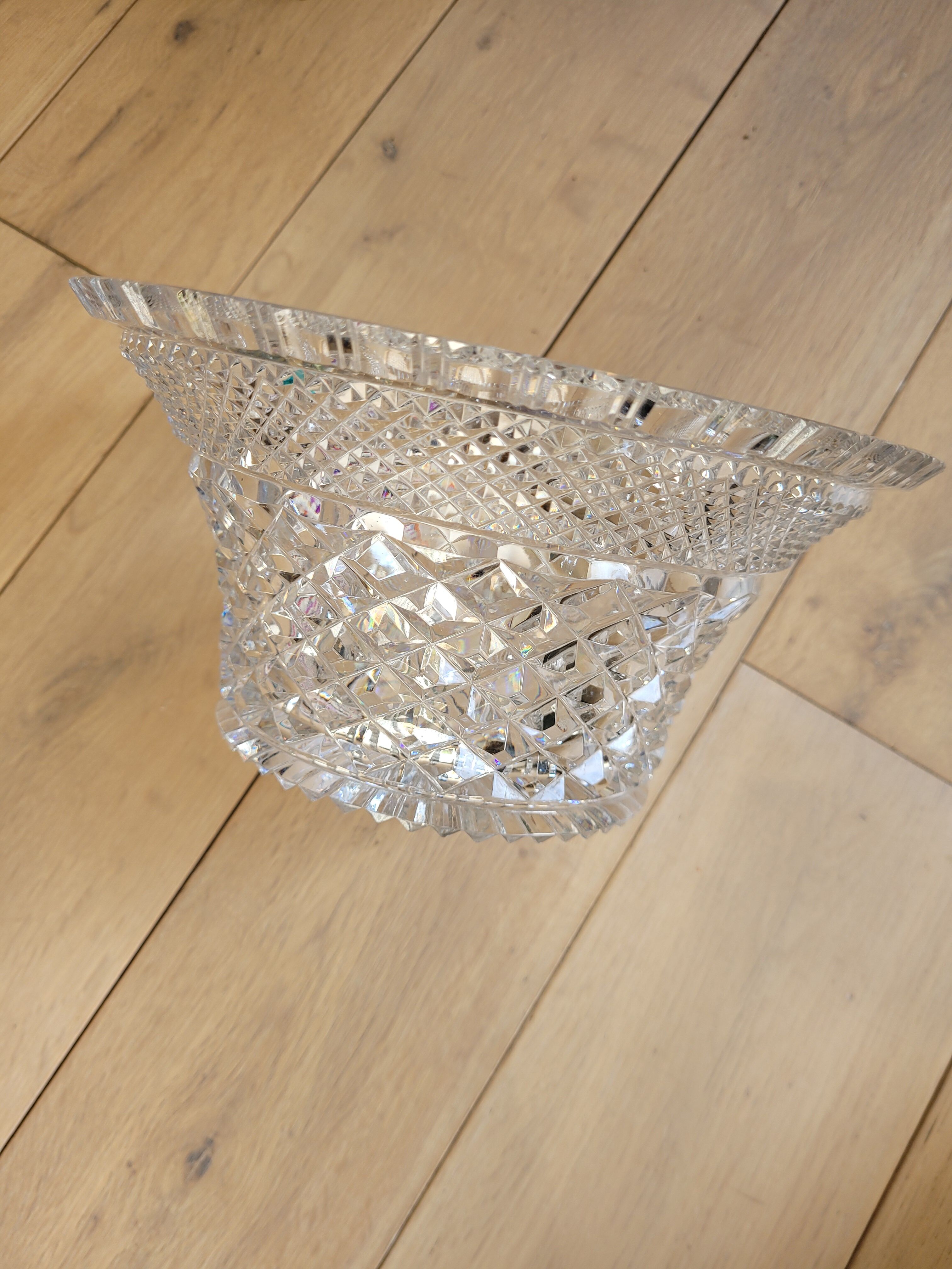 Chiseled crystal cup