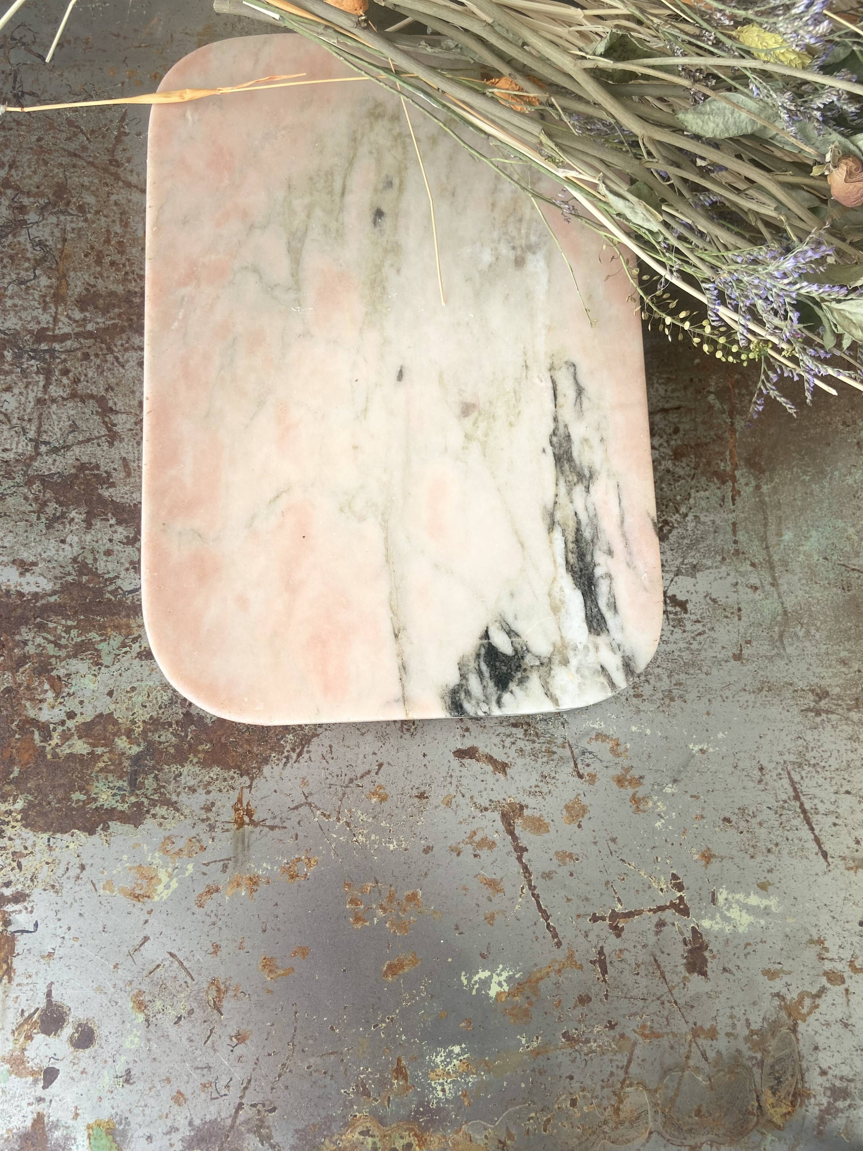 Cutting board in pink natural marble