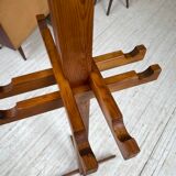 Patère wears pine coat 70