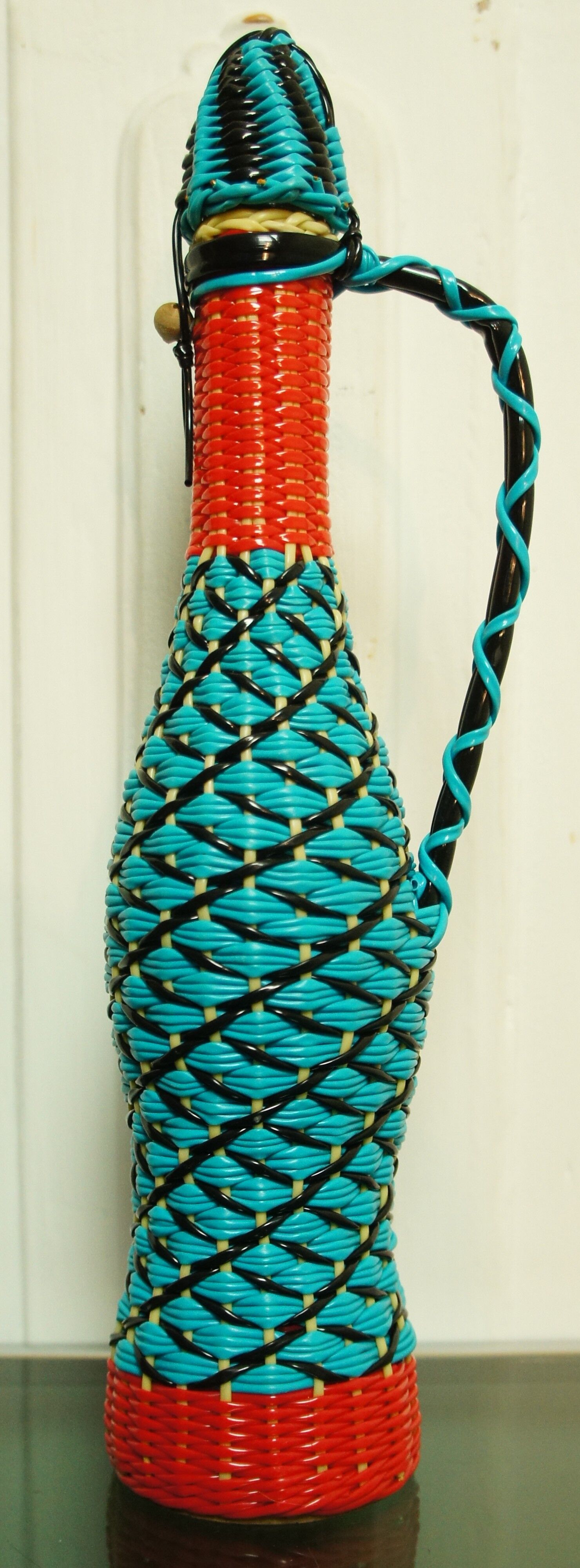 Scoubidou bottle