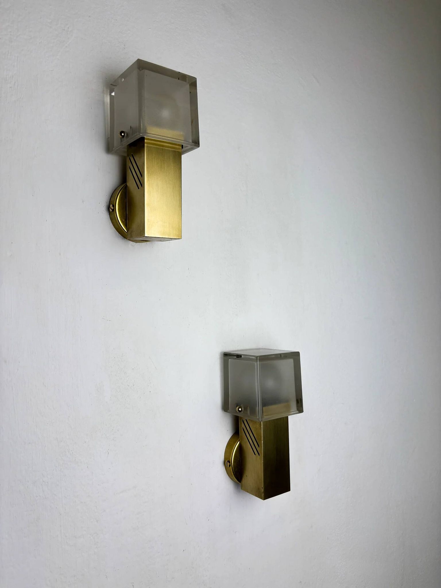 Pair of cubic Murano glass wall lights by Gaetano Sciolari, Italy, circa 1970s
