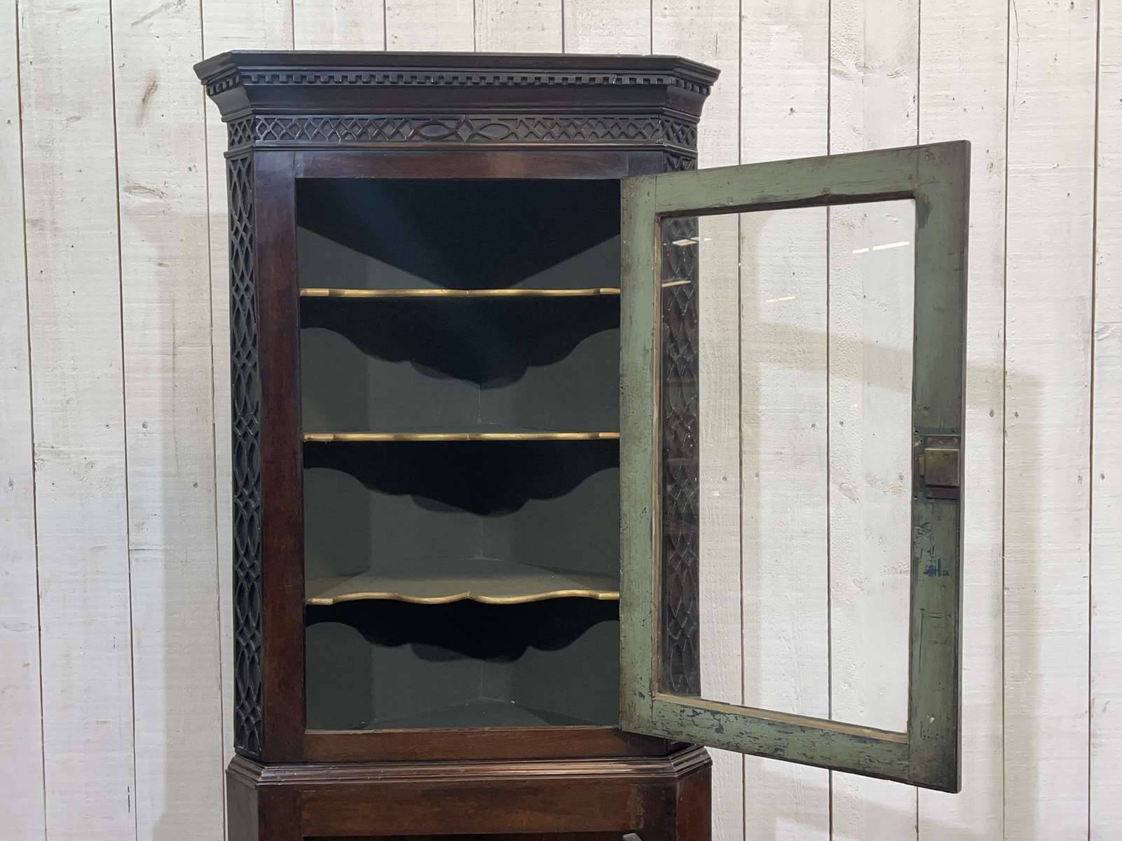 19th century English corner cabinet in walnut, mahogany and oak