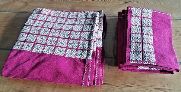 Nappe et 8 serviettes brodées basque ancienne rouge bordeaux