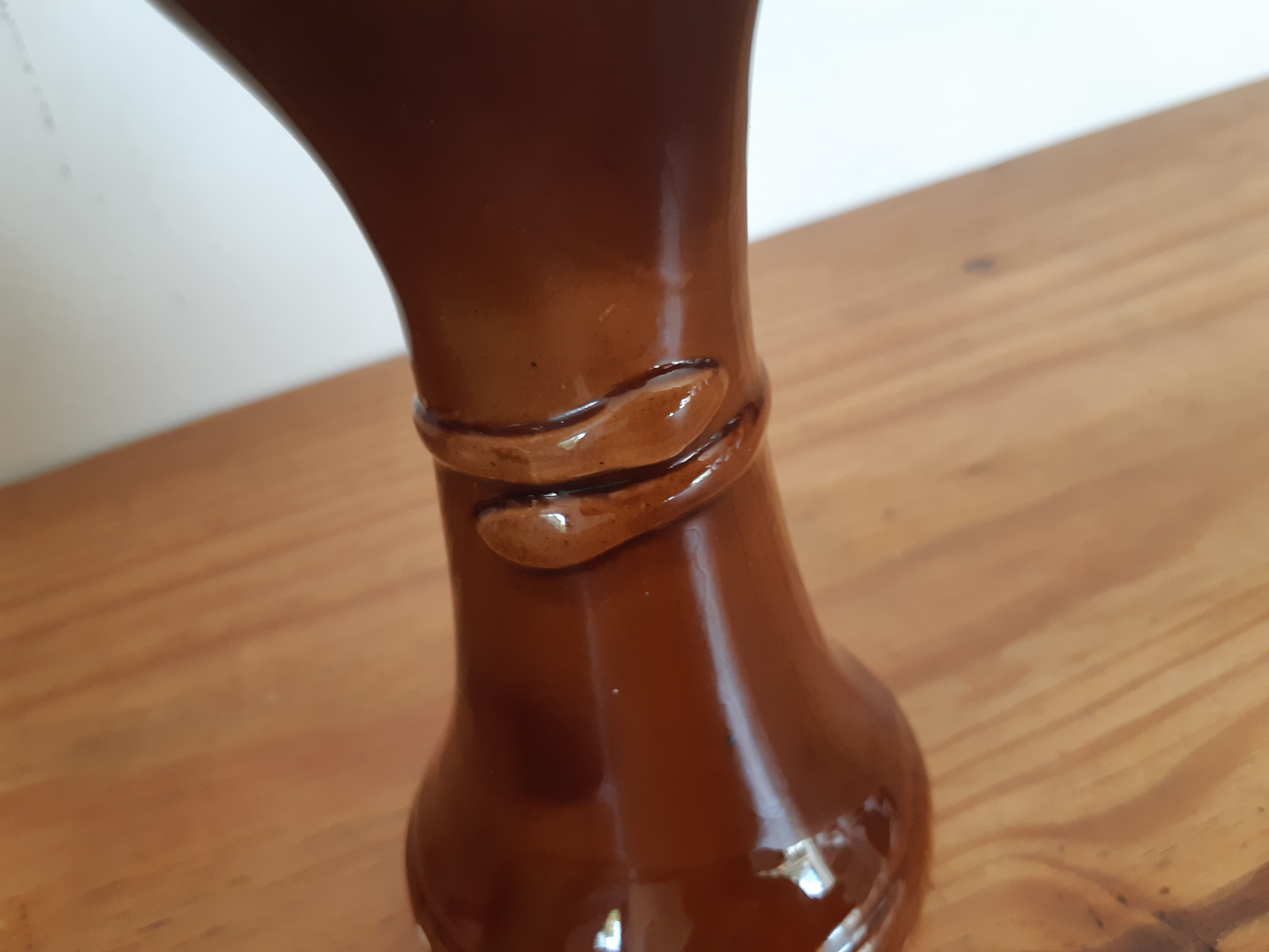 Hand wears brown jewelry , ring, soliflore , vintage French , 50s