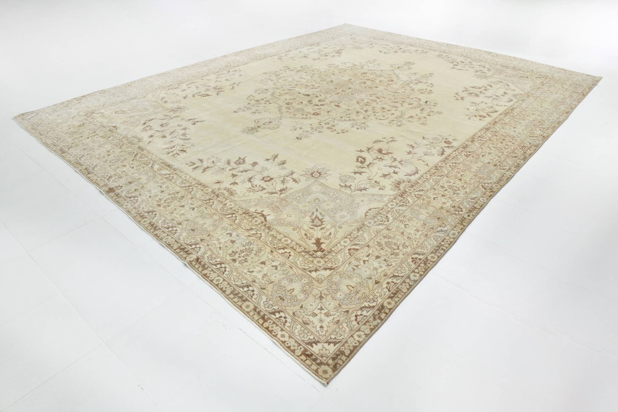 Tapis Vintage Beige Clair Motif Médaillon Floral Élégant, 354x458 Cm