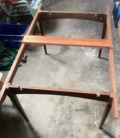 Extendable vintage scandinavian dining table