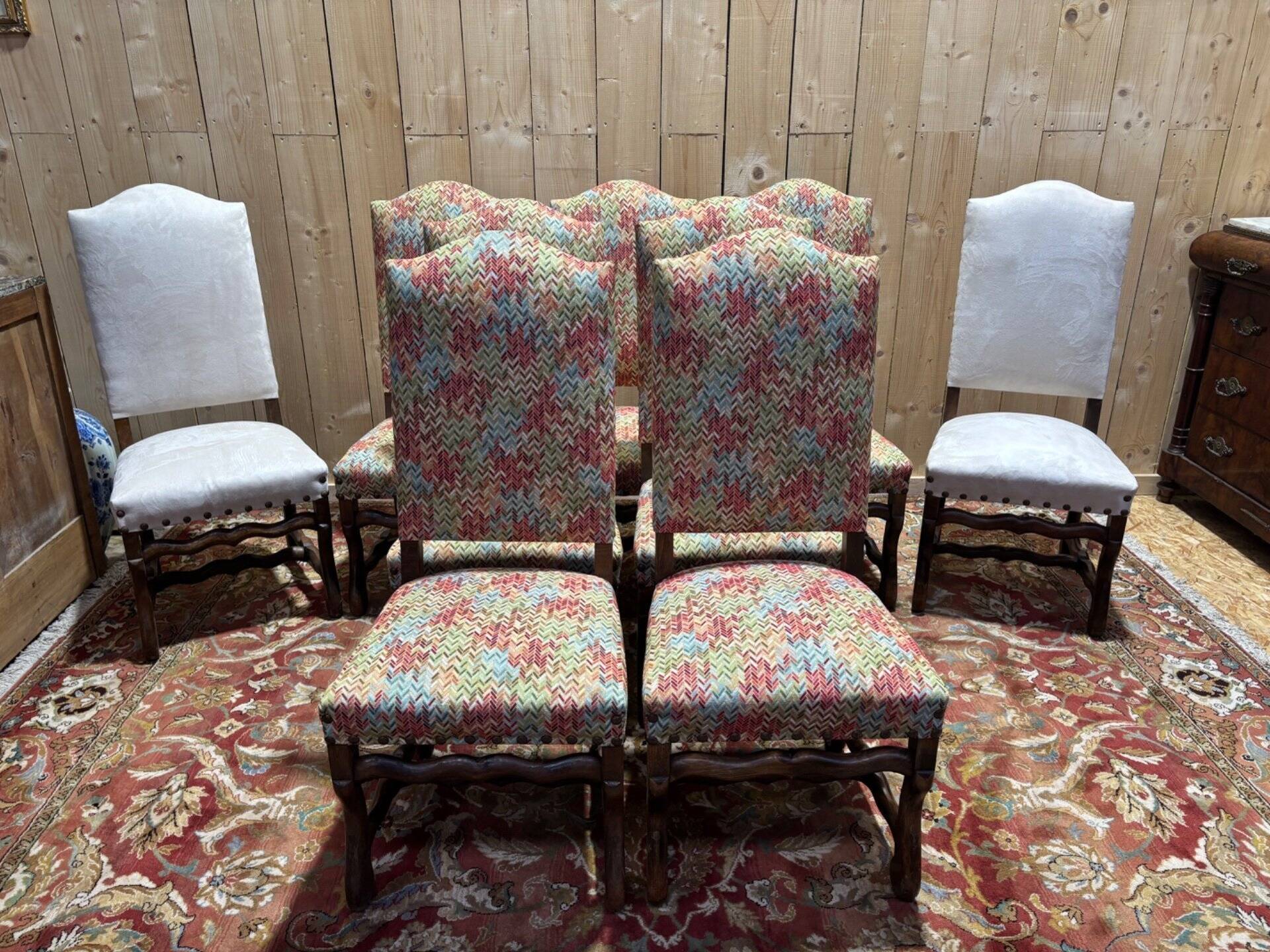 Série de 9 chaises de style Louis XIII