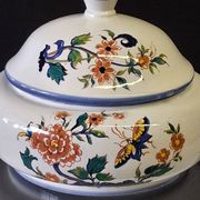 Ceramic pot with lid