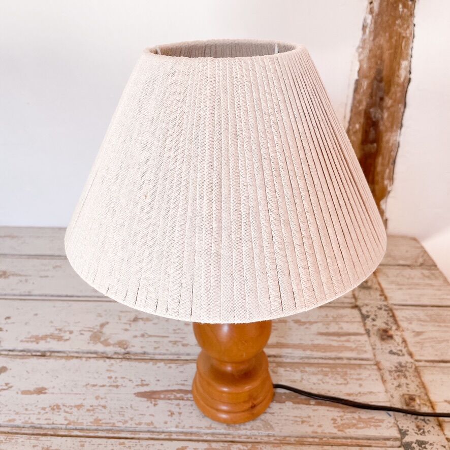 Lamp in wood and recycled cotton