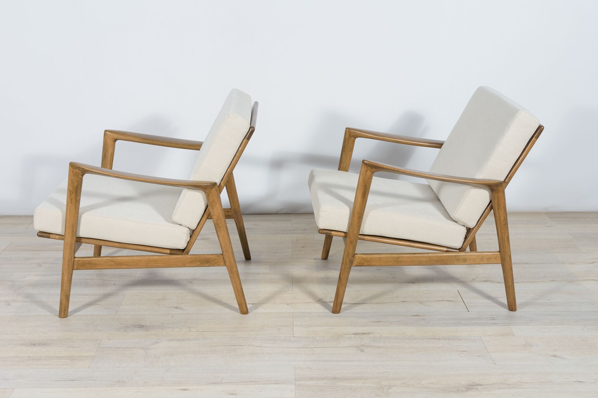 300-139 Armchairs from Swarzędzka, 1960s, Set of 2