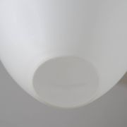 Suspension italienne en opaline satinée mid-century