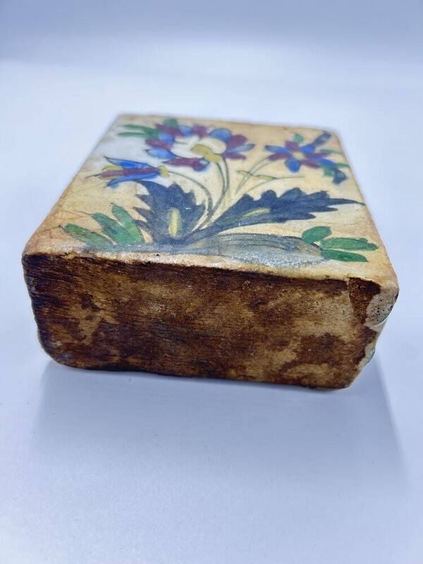 Flacon Iznik à décor floral, Perse , 19ème siècle