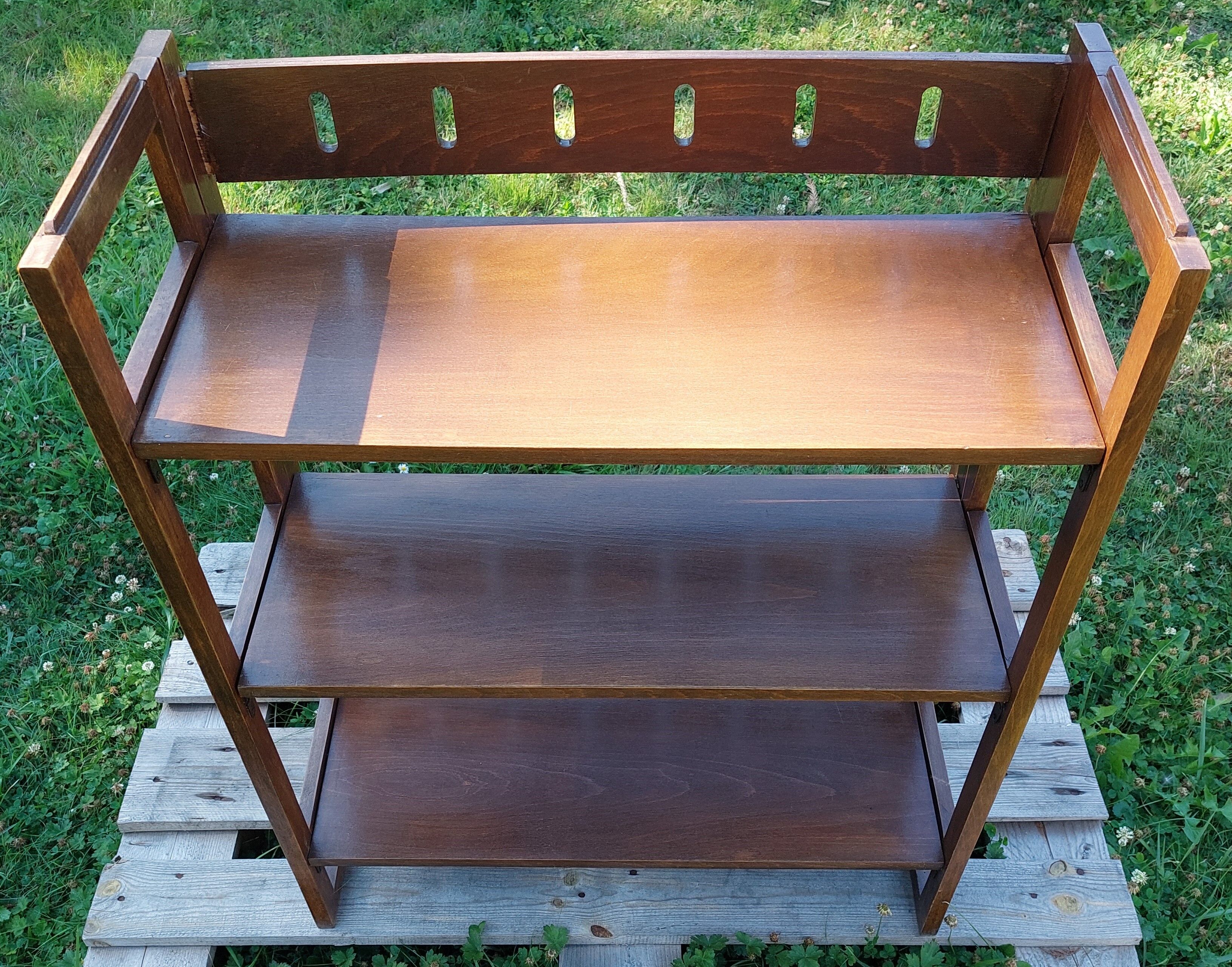 Folding wooden shelf