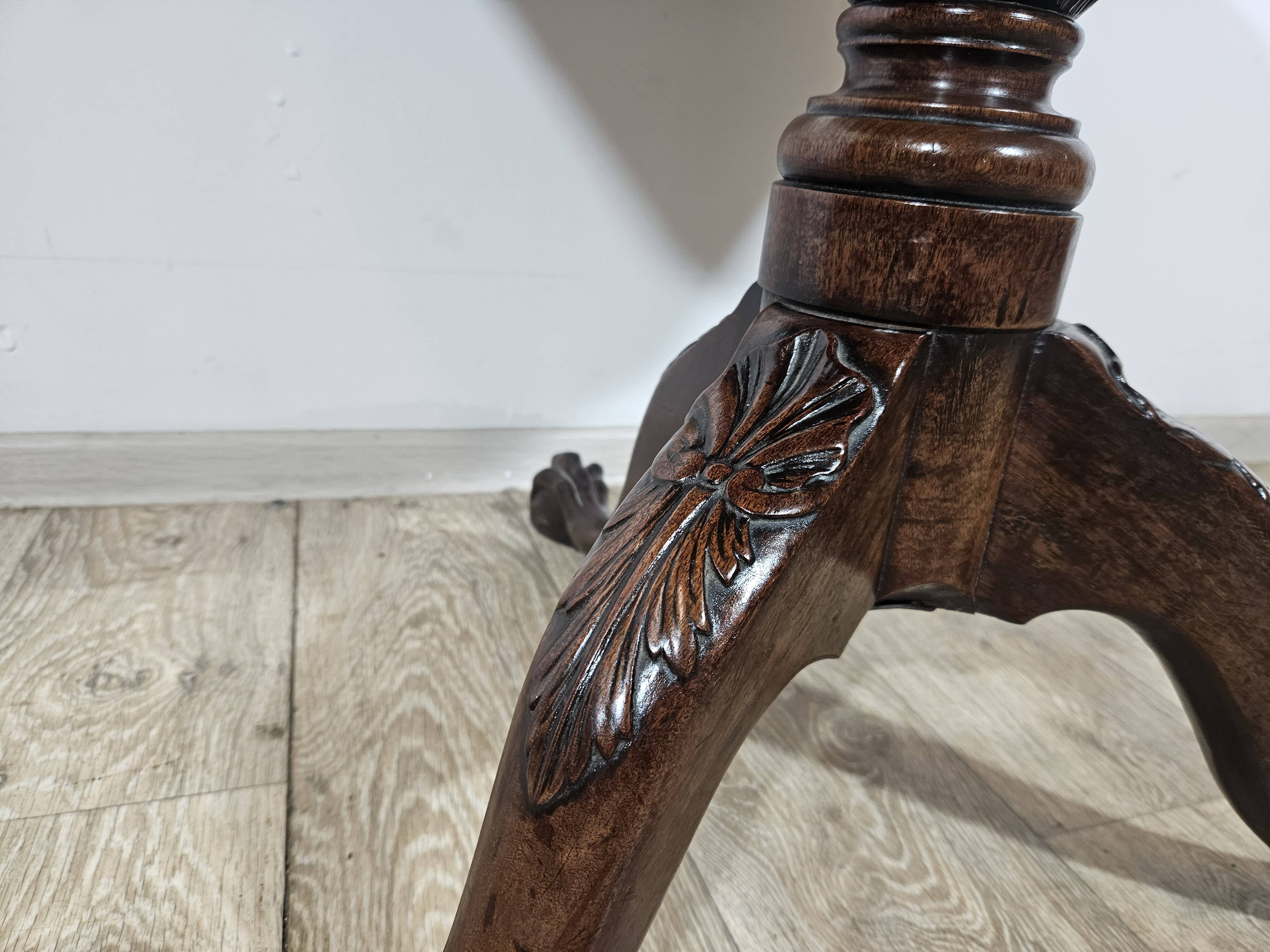 Table basse Chippendale du milieu du XIXe siècle