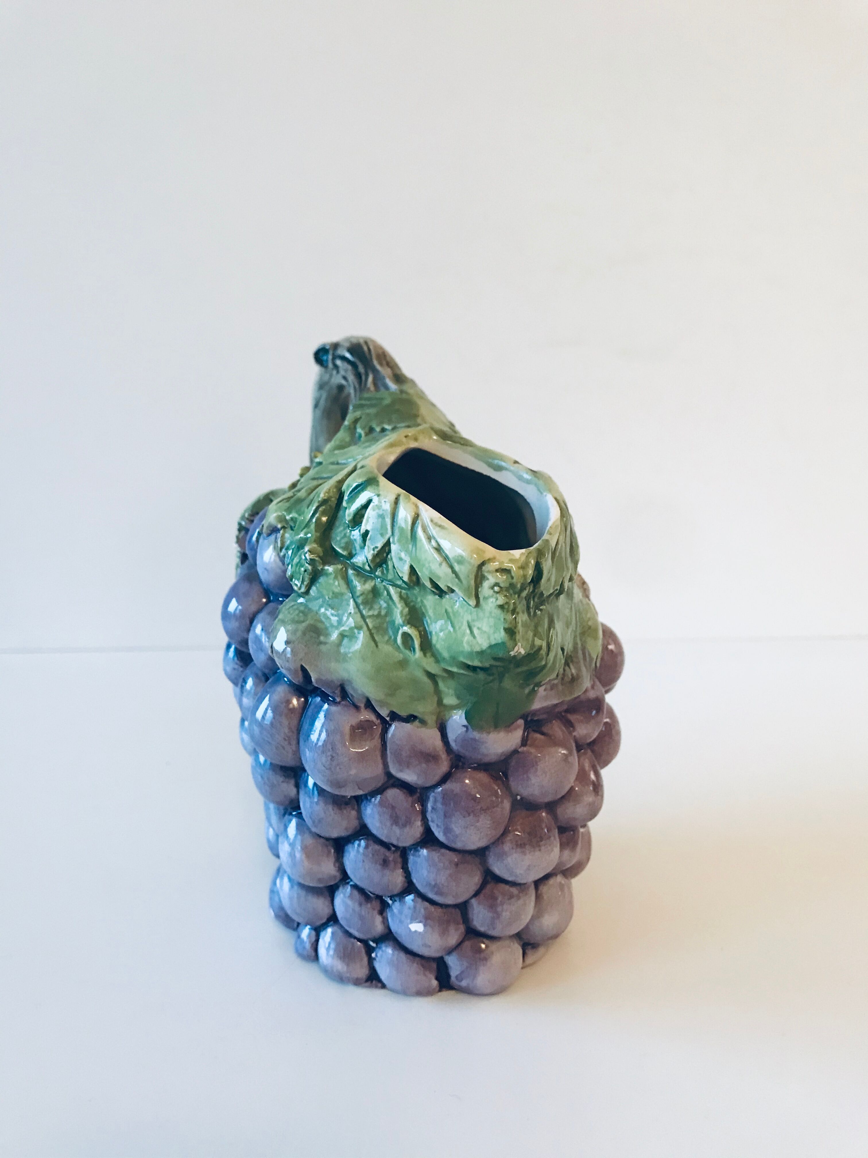 Grape dabbling pitcher