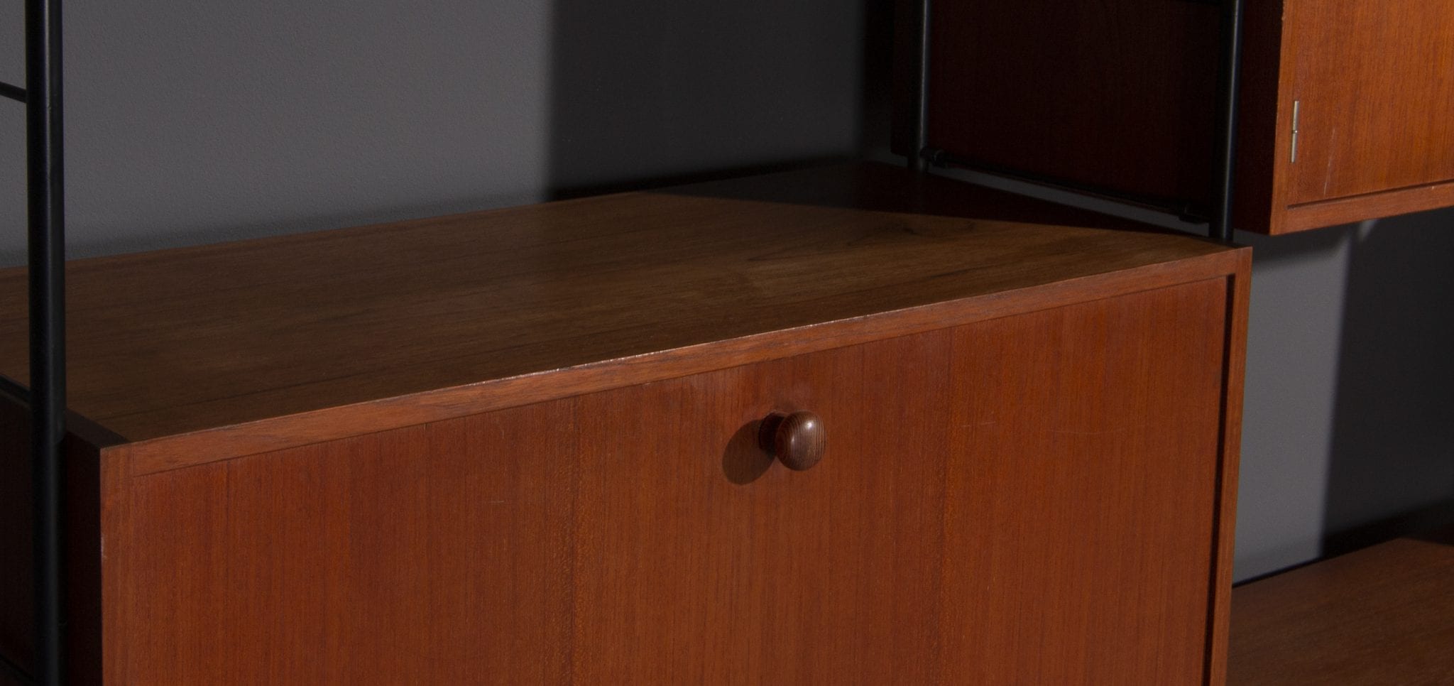 Vintage design wall shelf produced by Holz-pfel