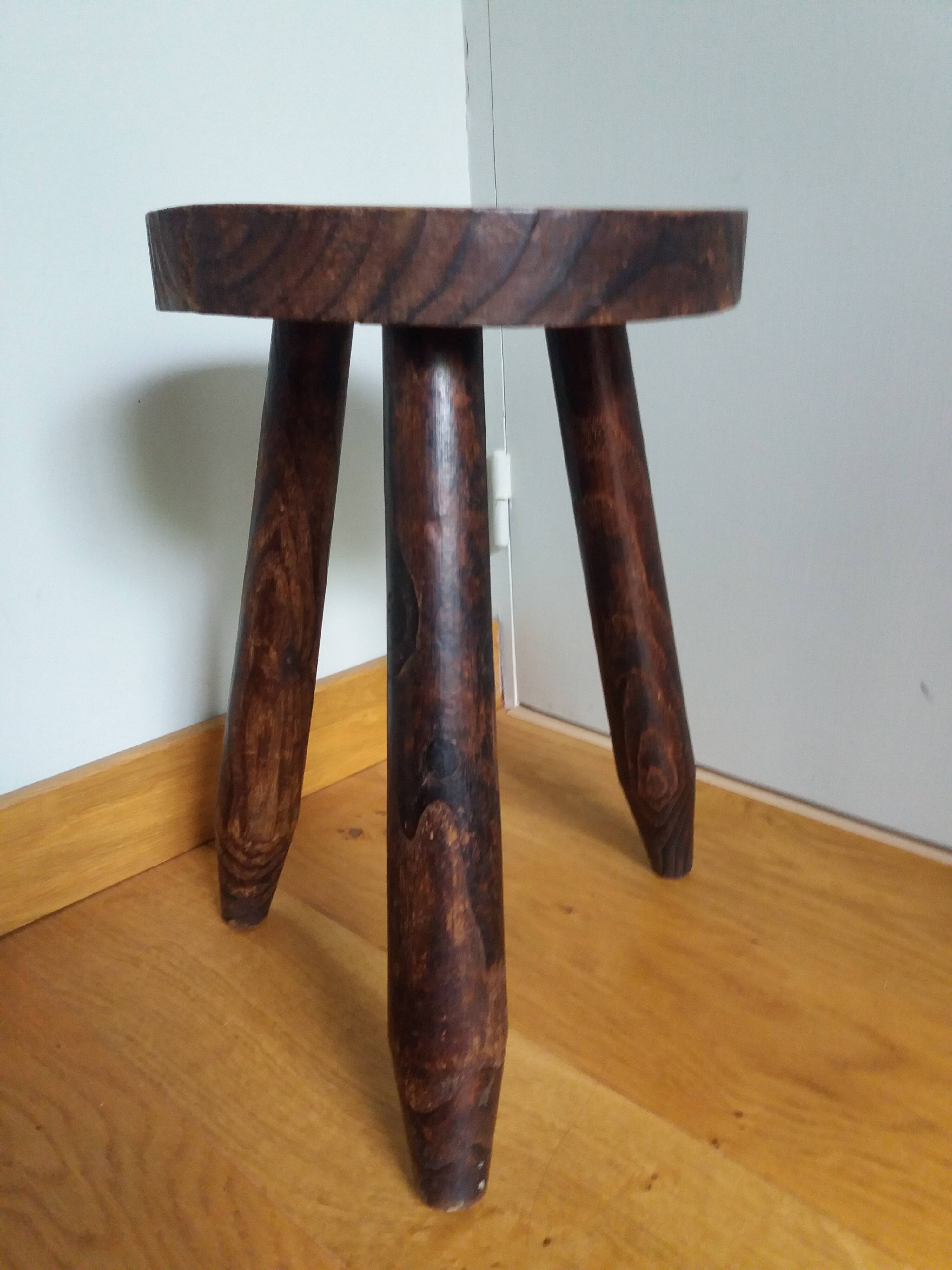 Tripod pencil leg stool