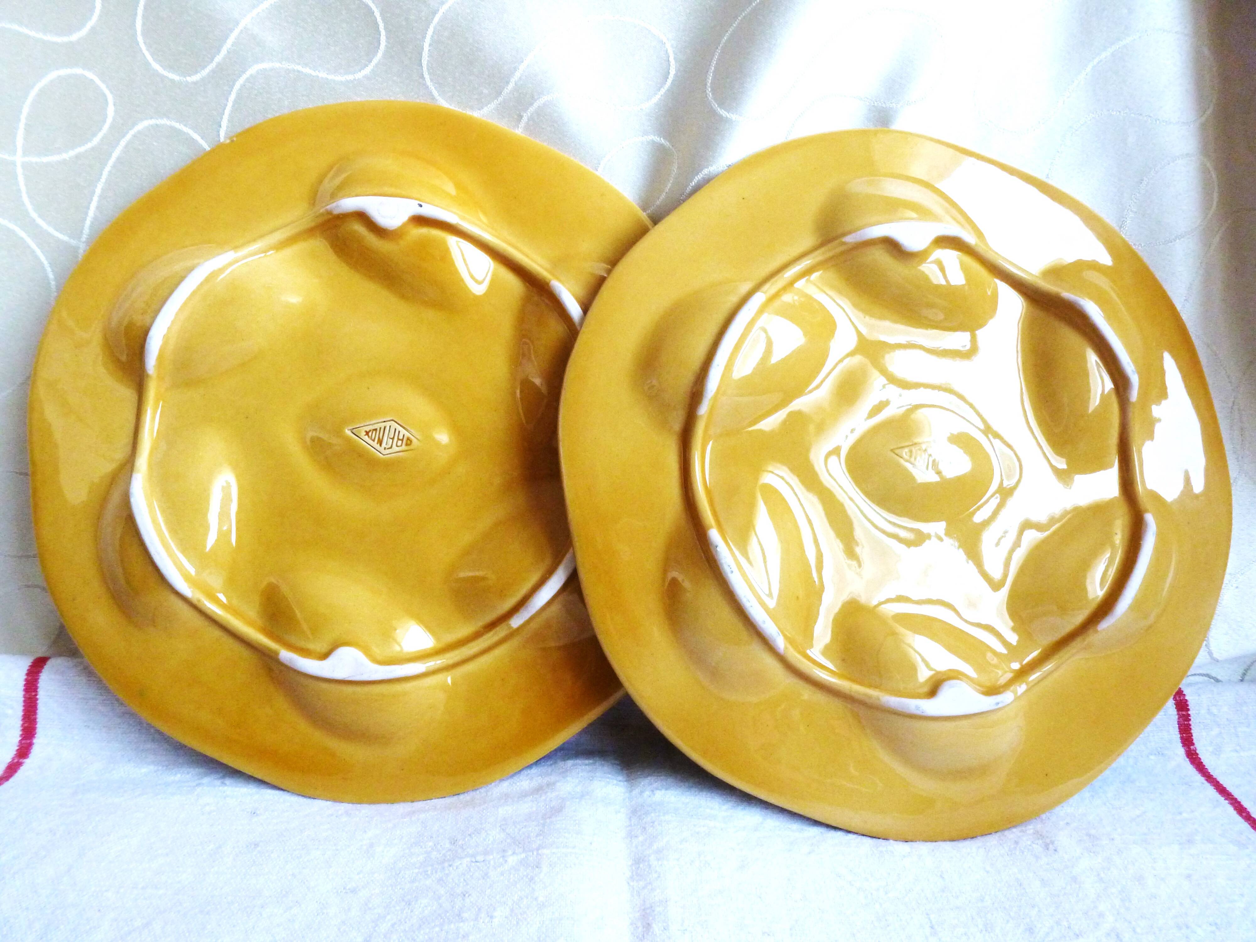 Oyster plates in slip, seafood plates, festive table.