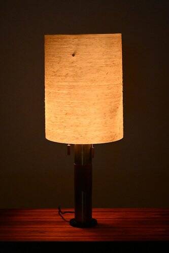 Lampe de table en teck et laiton