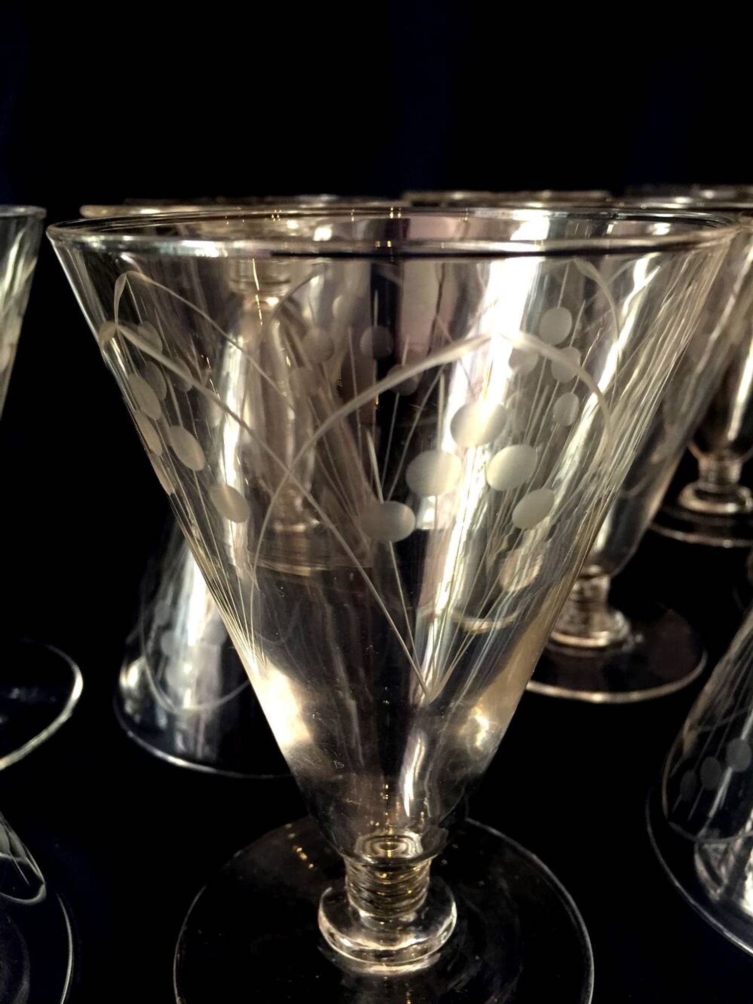 Set of 10 engraved glass water glasses from the 1930s 1940s tabletop art