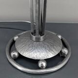 Lampe en fer forgé et abat-jour en verre bleu aux clématites, France, Art Déco, circa 1920