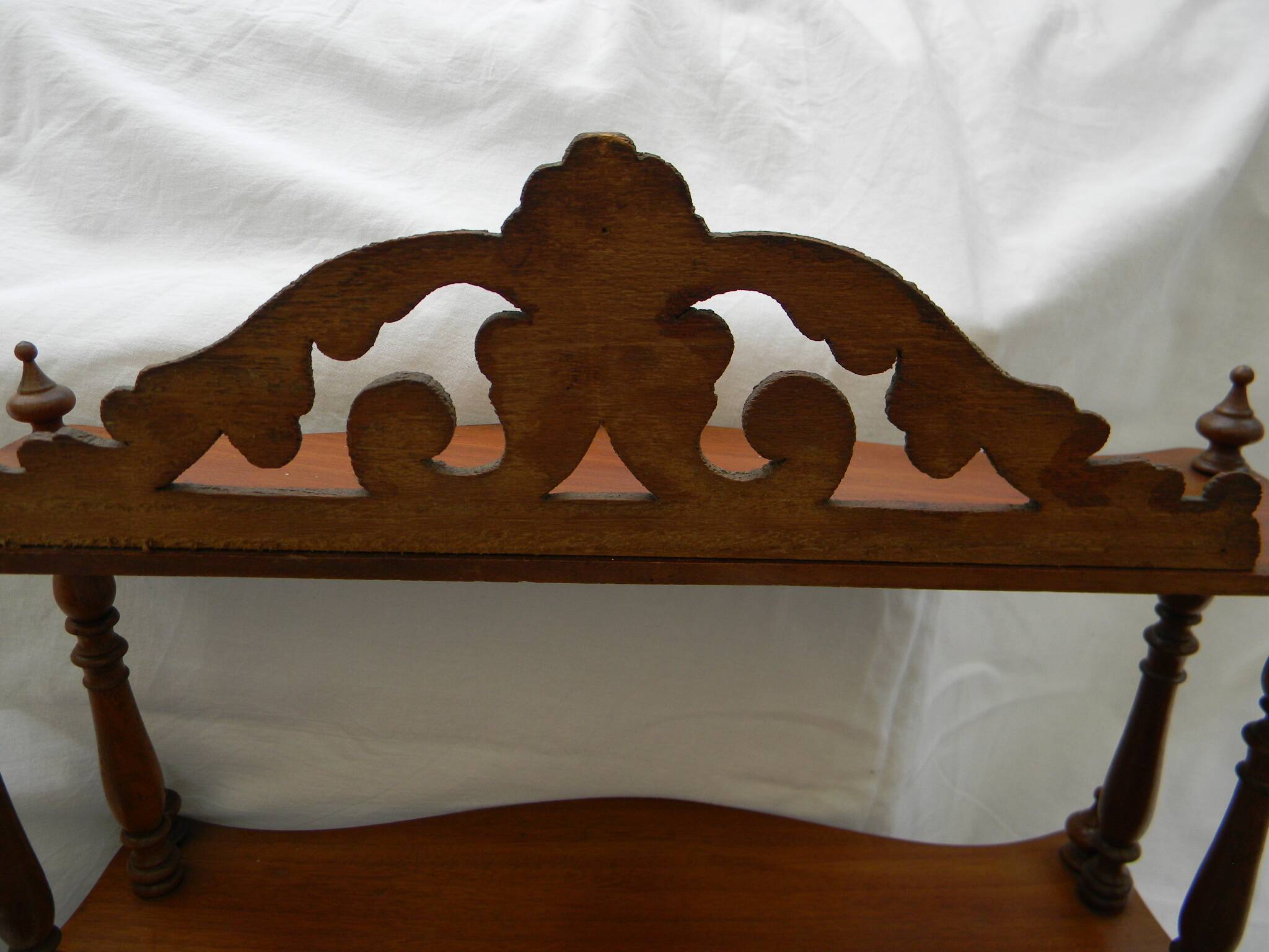 Antique mahogany shelf, 19th century.