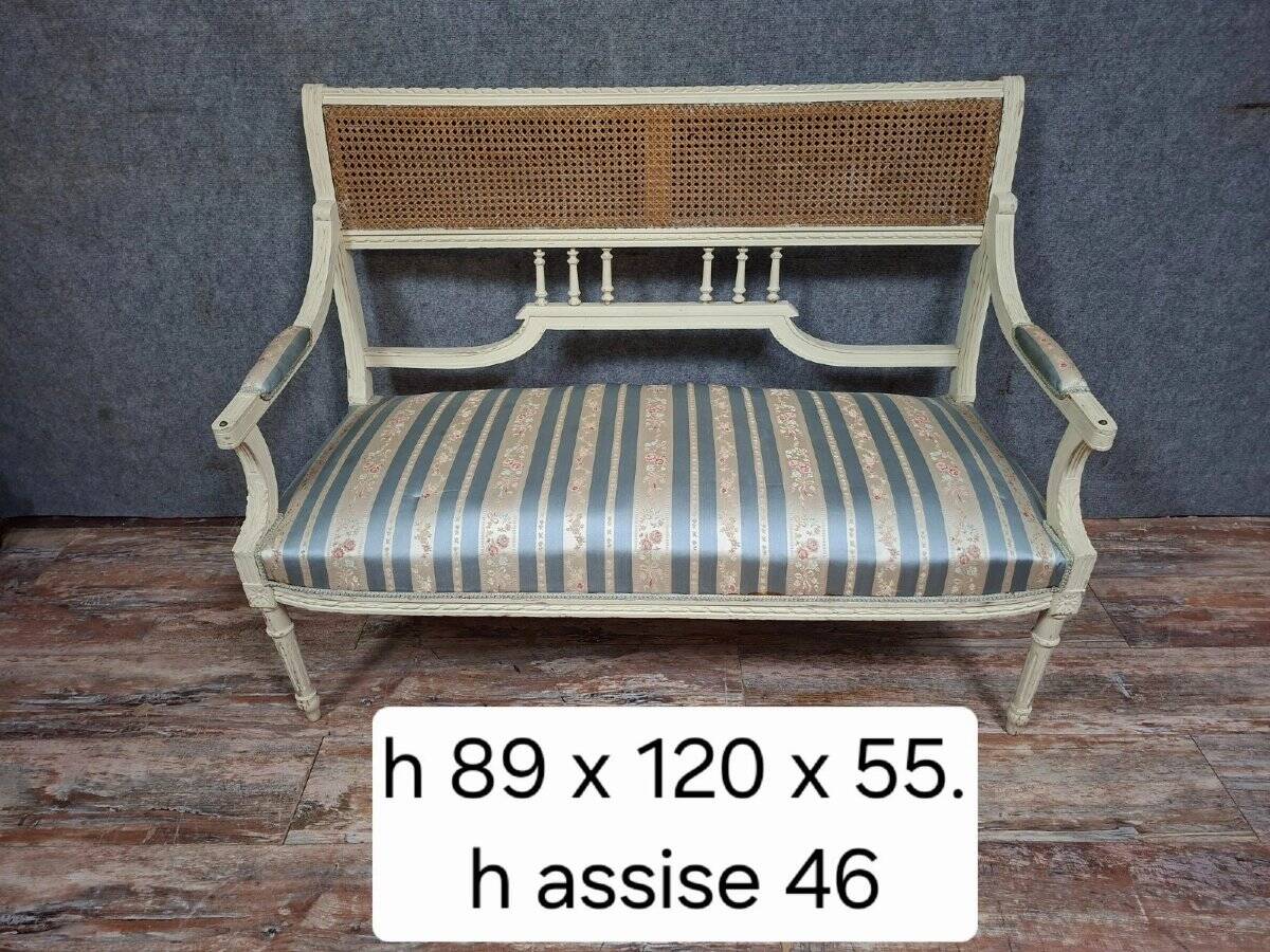 canapé / banquette de style Louis XVI, élégant et plein de charme.