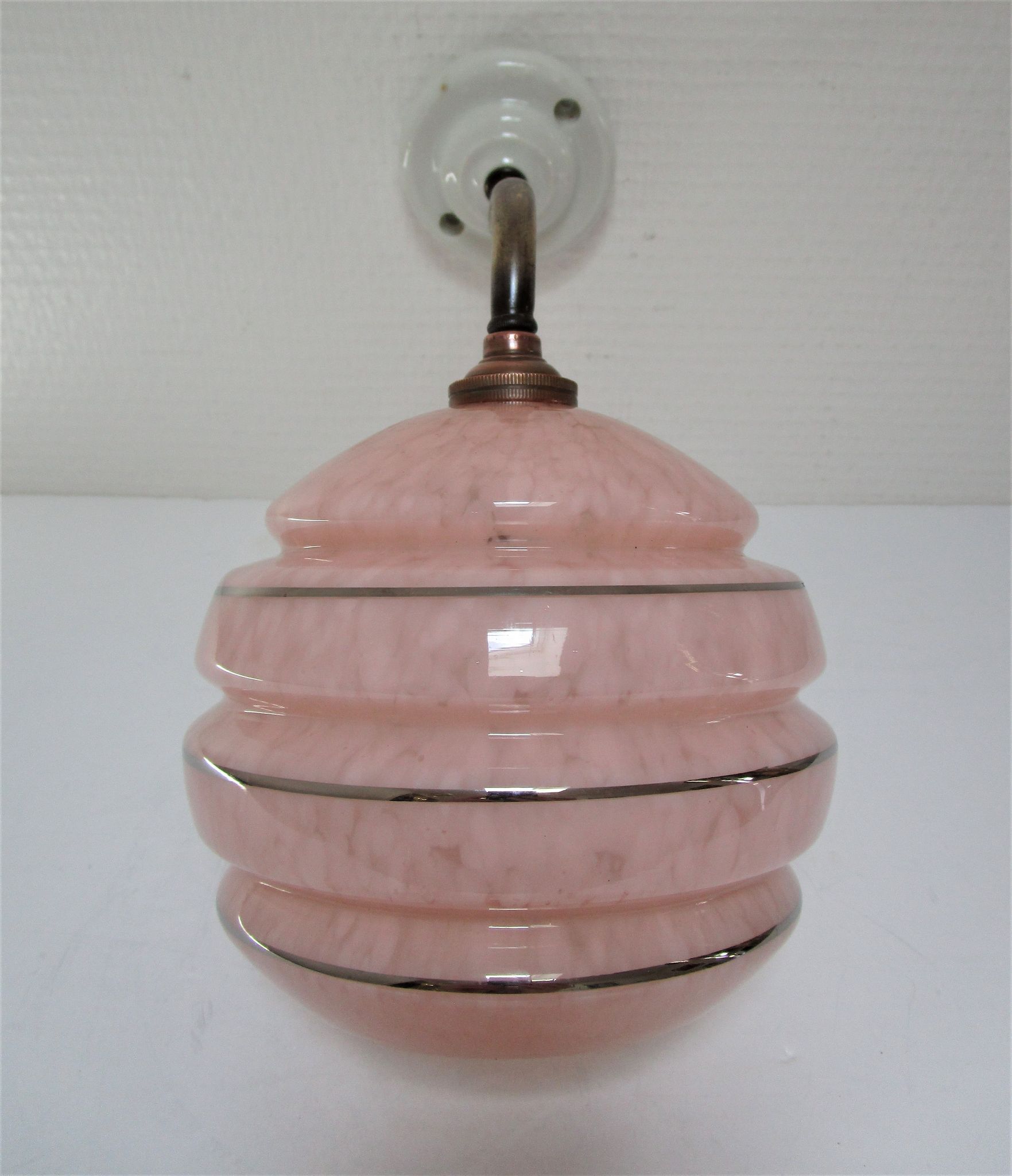 Porcelain porcelain patinated glass of Clichy pink Art Deco
