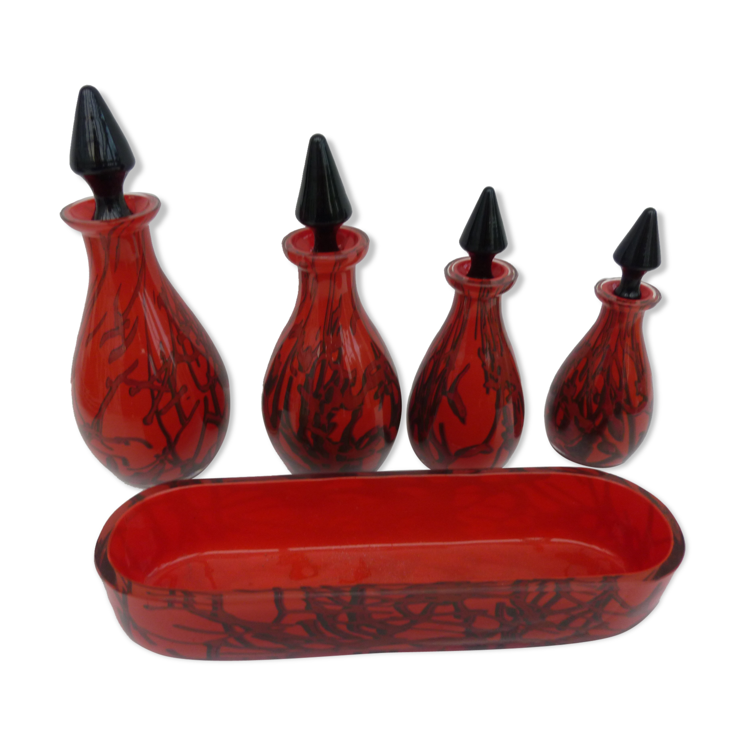 Red and black glass paste toilet set; 4 perfume bottles - ravine