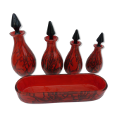Ensemble de toilette en pâte de verre rouge et noir; 4 flacons à parfum + ravier