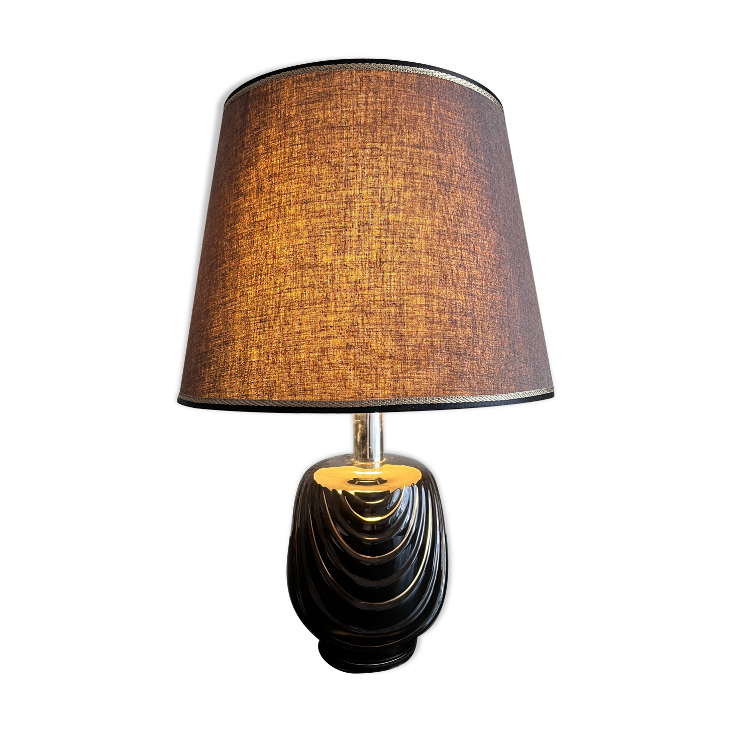 Black and gold ceramic lamp