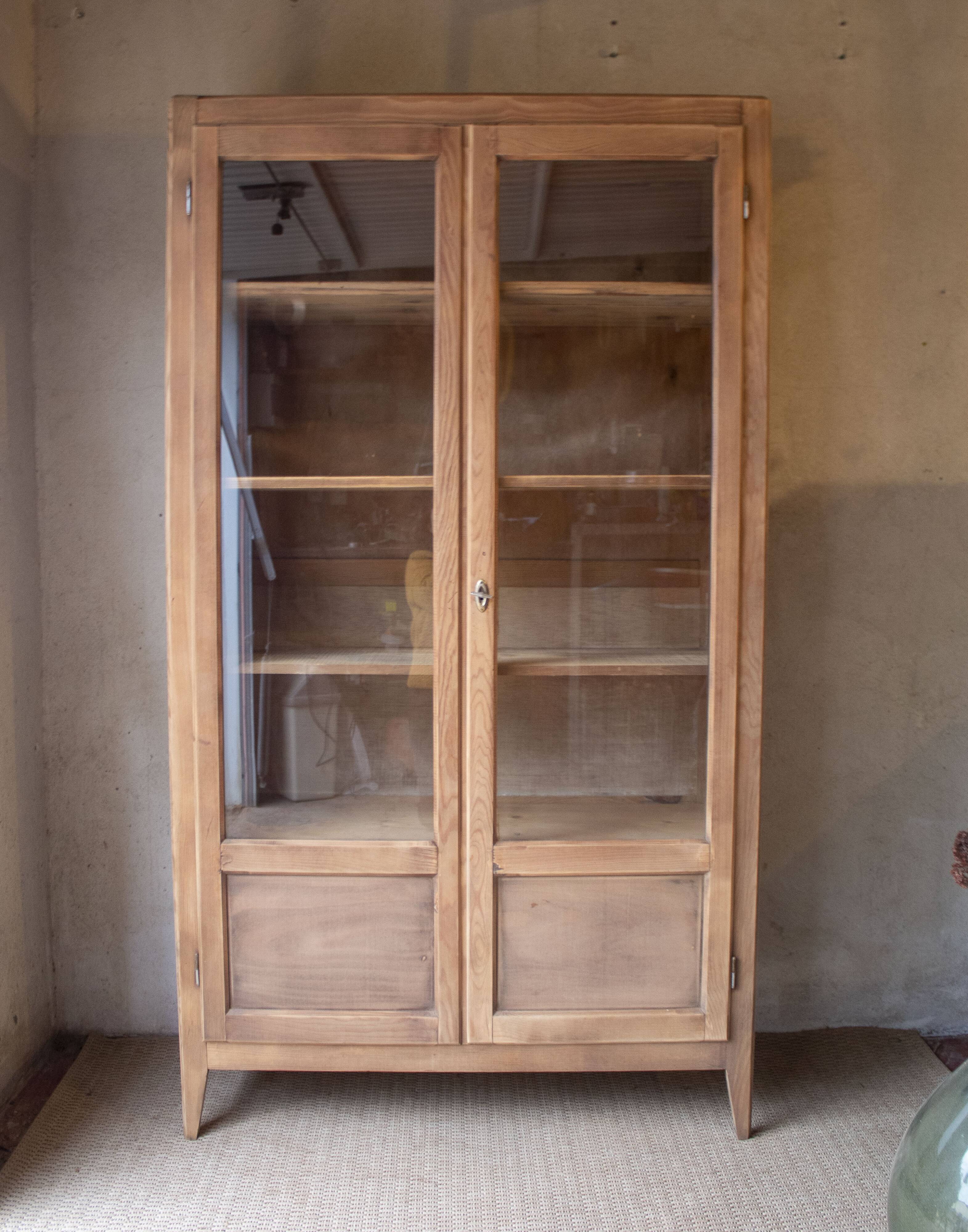 Armoire bibliotheque vitrée parisienne