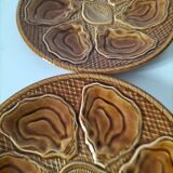 Duo of oyster plates in slip