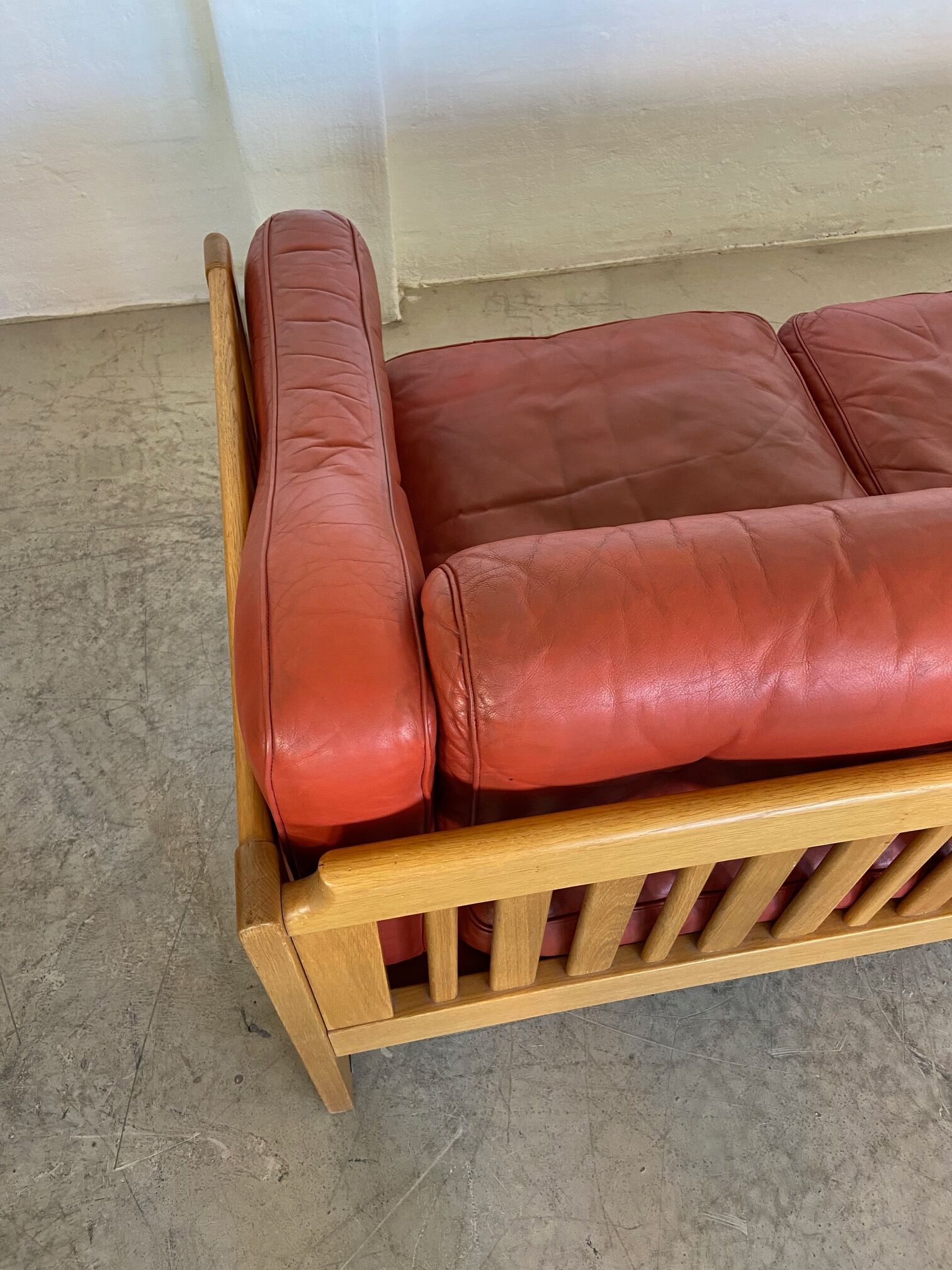 Canapé vintage suédois des années 70 en cuir cognac pour 3 personnes.