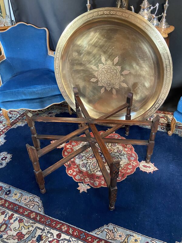 Table basse très grand plateau bronze décor ciselé 100 cm