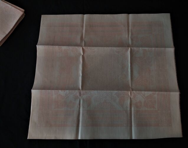 Linge de table nappe et six serviettes coton damassé rose pâle