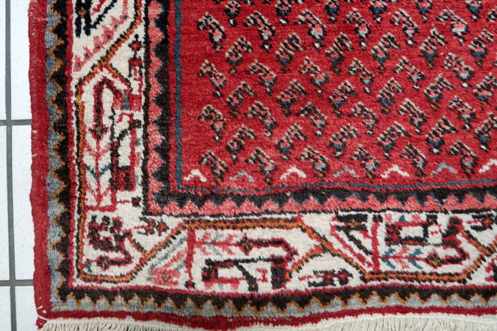 1950s Handmade Indian wool medallion rug, red, 102 × 159 cm - 1C1296