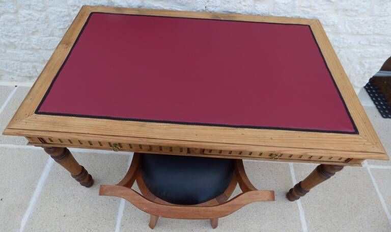 Antique desk with 2 drawers and burgundy faux leather top - Very good condition -