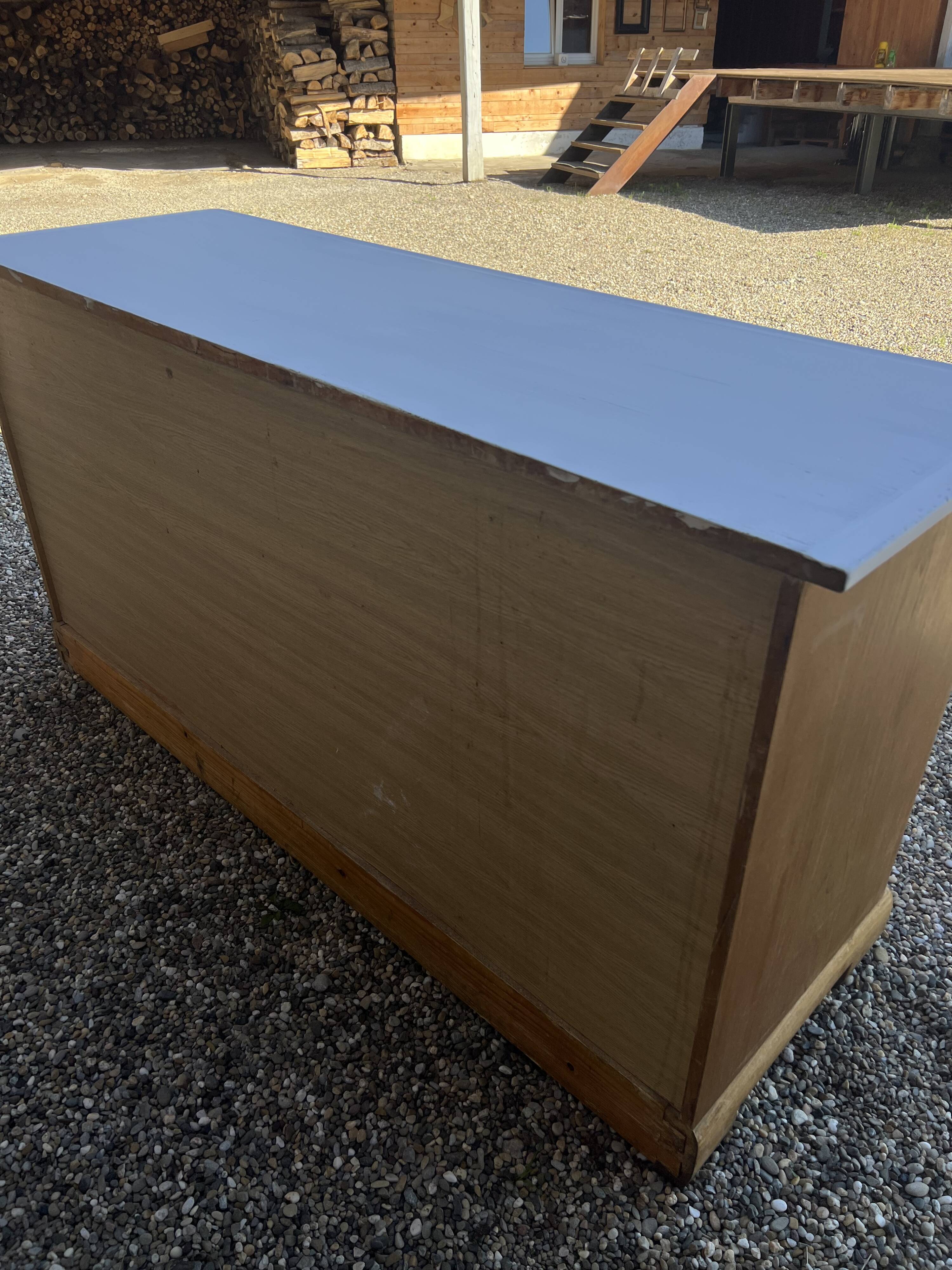 Wooden chest of drawers