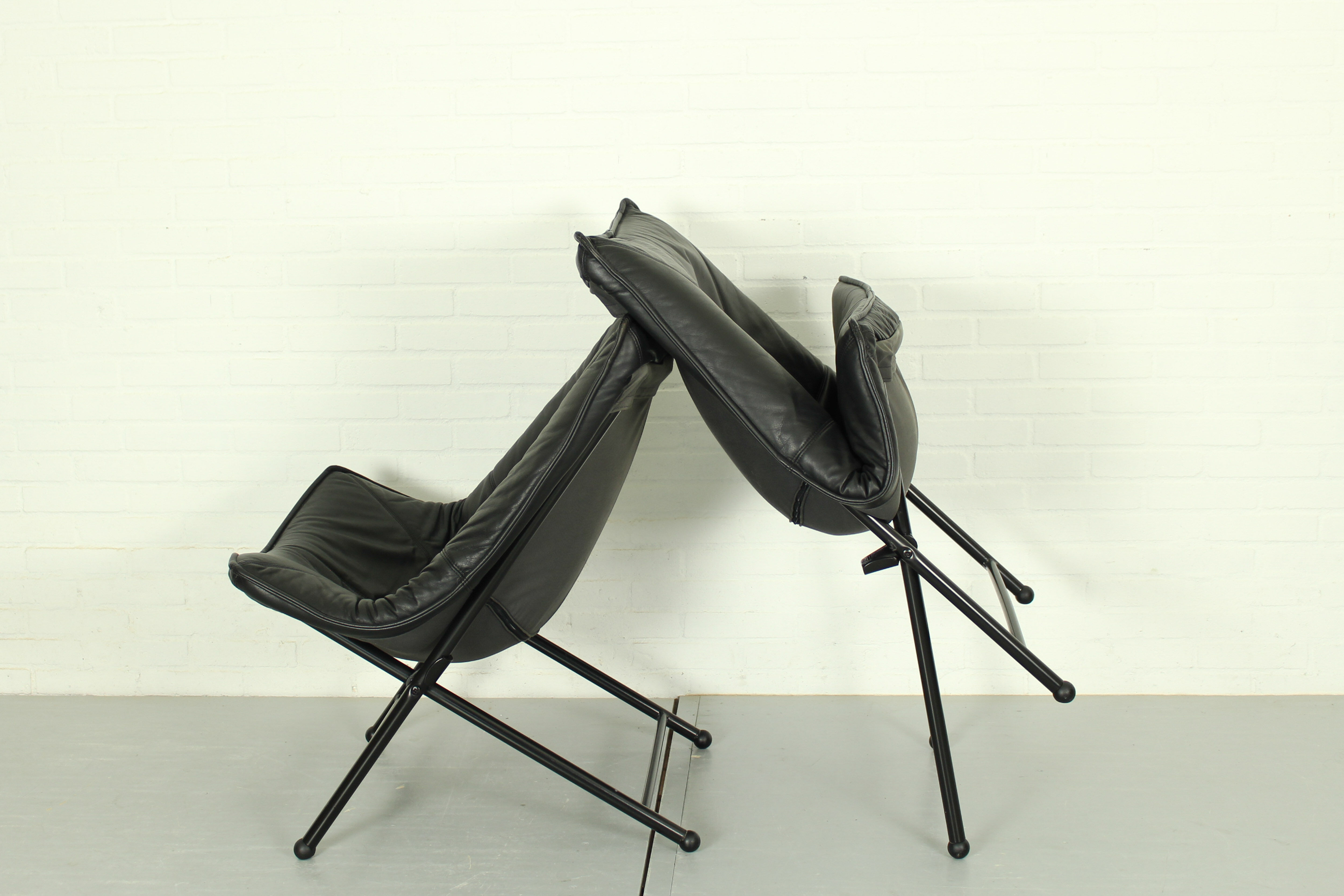 Folding Lounge Chairs in black leather by Teun van Zanten for Molinari, 1970s