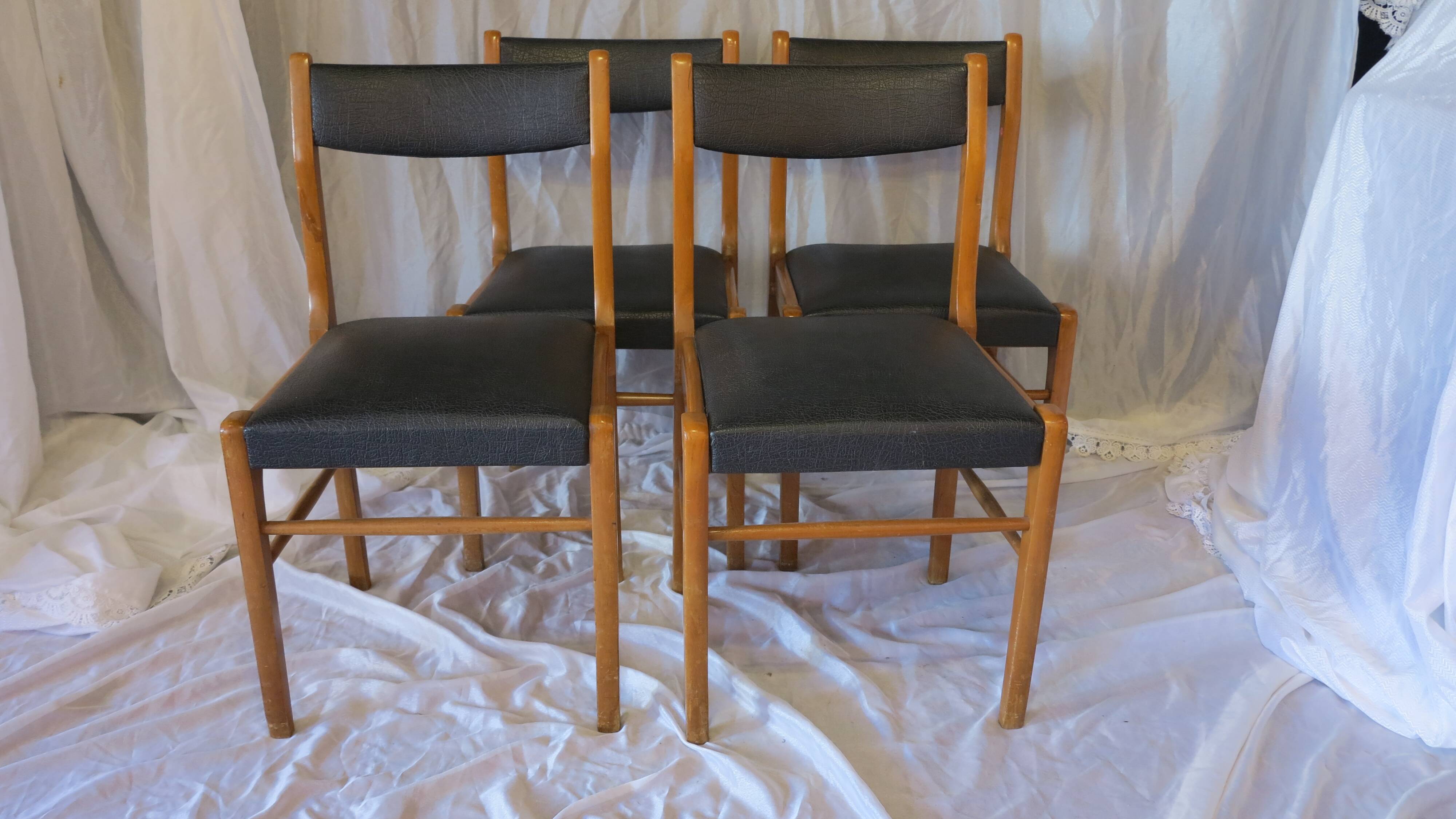 Set of 4 Scandinavian chairs in black faux leather