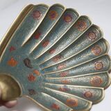 Shell cup in enameled brass