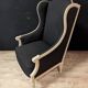 Paire de fauteuils Louis XVI à oreillettes en bois peint gris et tissu noir