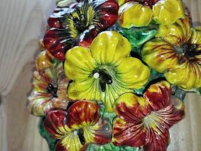 Vintage decorative object in ceramic majolica with pansy decoration – 1950s