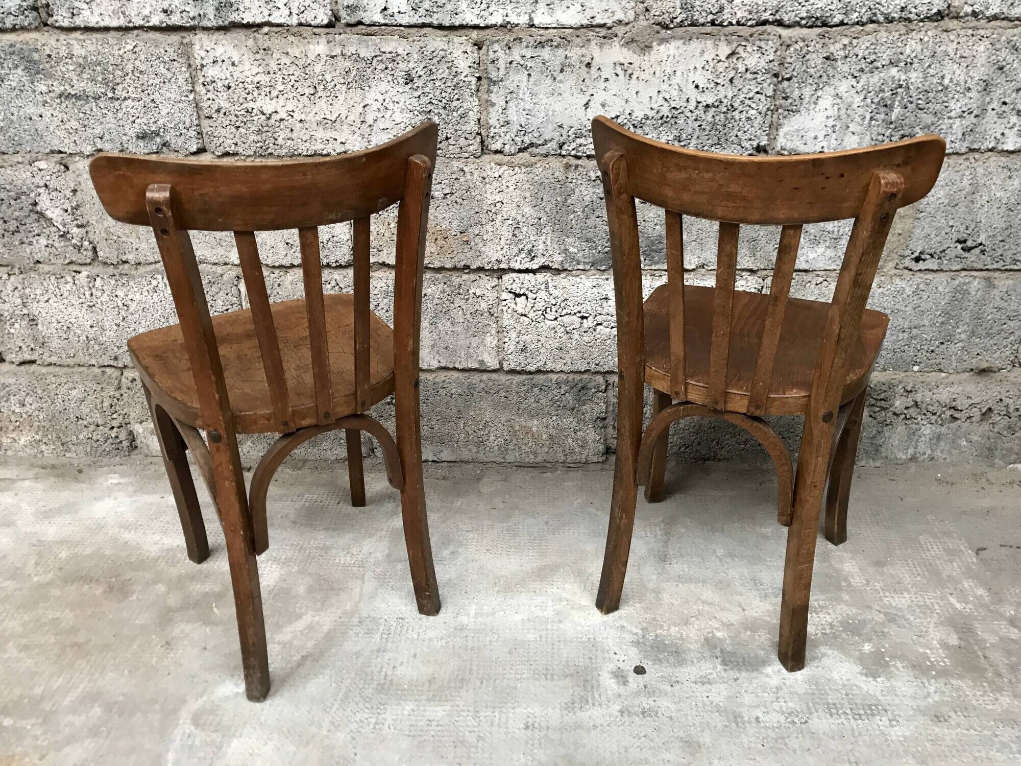 Pair of bistro chairs troquet Parisien in curved wood 1950