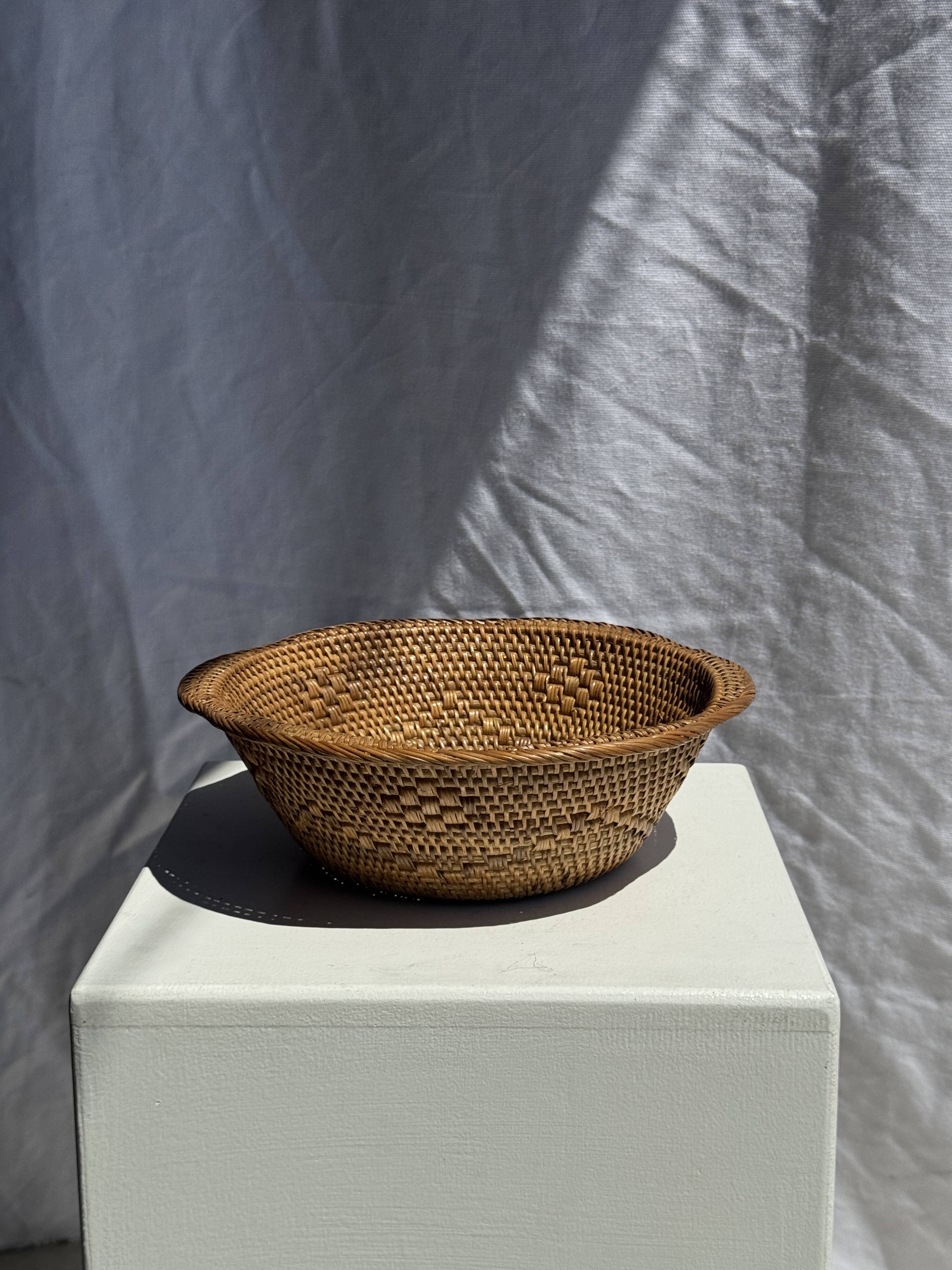 Handcrafted Indonesian rattan flower-shaped basket D26 H8