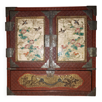 Cabinet japonais en laque rouge cinabre, japon ère meiji
