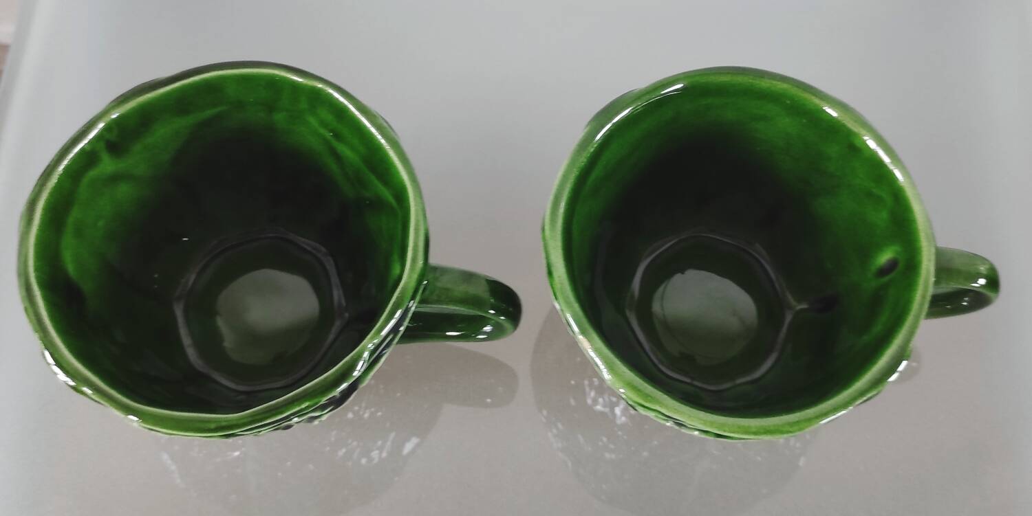 Paire de tasses en barbotine "Feuille de chou" - Caldas da Rainha