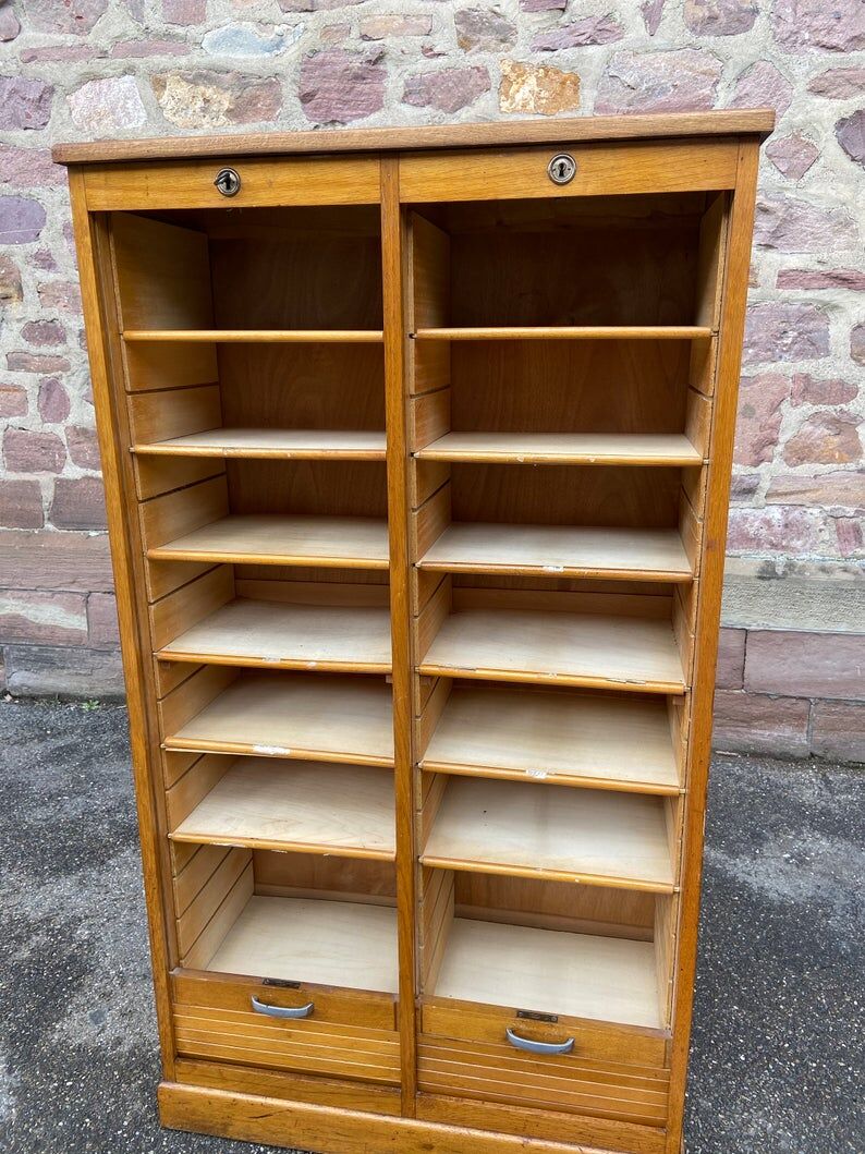 Sliding curtain cabinet cabinet