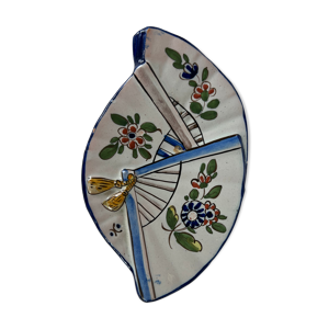 Assiette à motifs d'éventails